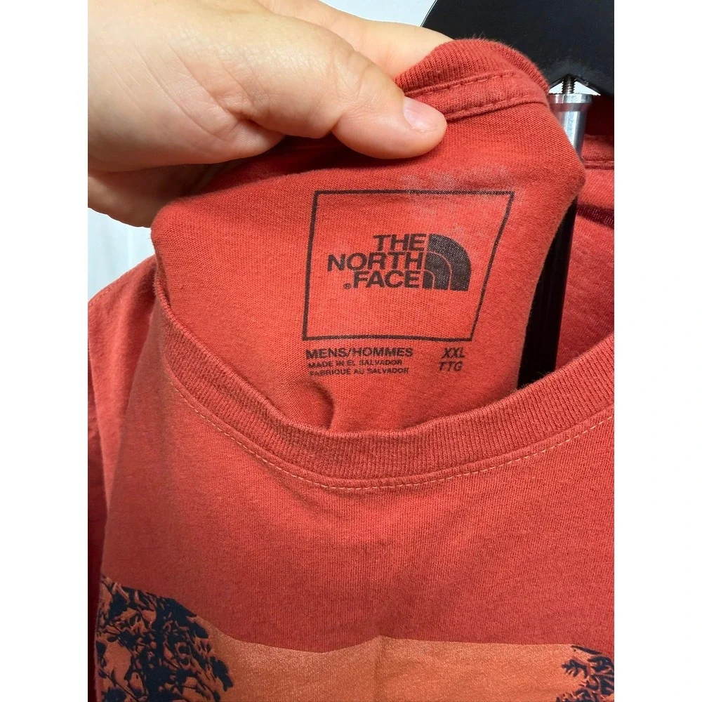The North Face Mens XXL Short Sleeve Novelty Graphic Tee in Tandori Spice Red